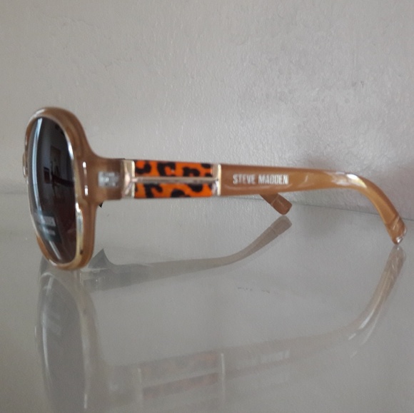 NWT STEVE MADDEN OVERSIZED SUNGLASSES EYEWEAR - Picture 2 of 6